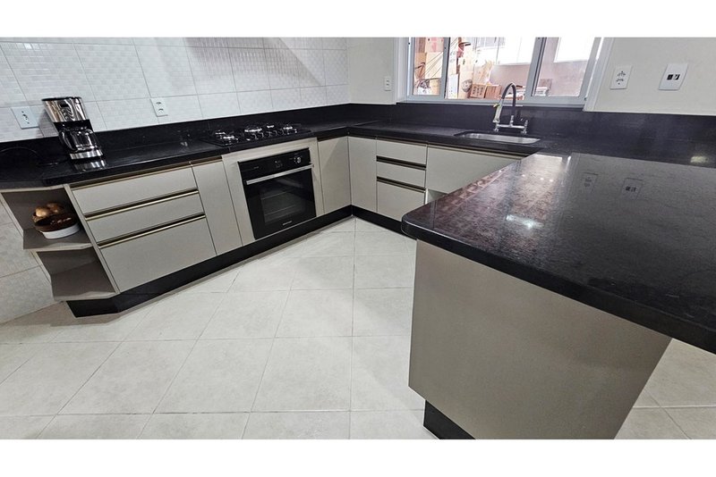 Casa À venda, 208m, 3 Dormitórios - 1 Suite - R$ 680.000 - Wanel Ville - Sorocaba - SP Rua Benedicto Monteiro Sorocaba - 