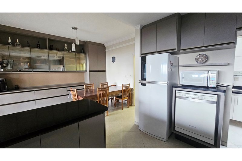 Casa À venda, 208m, 3 Dormitórios - 1 Suite - R$ 680.000 - Wanel Ville - Sorocaba - SP Rua Benedicto Monteiro Sorocaba - 