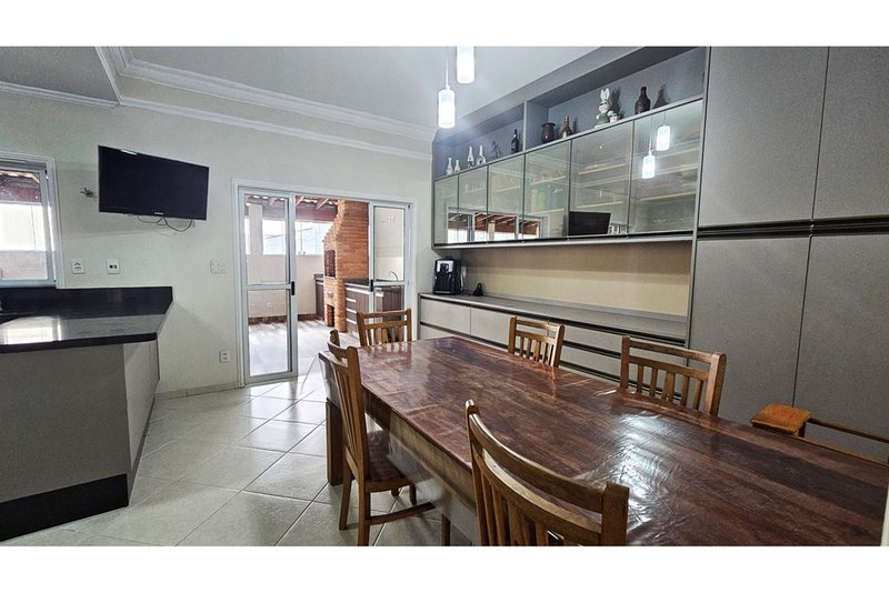 Casa À venda, 208m, 3 Dormitórios - 1 Suite - R$ 680.000 - Wanel Ville - Sorocaba - SP Rua Benedicto Monteiro Sorocaba - 