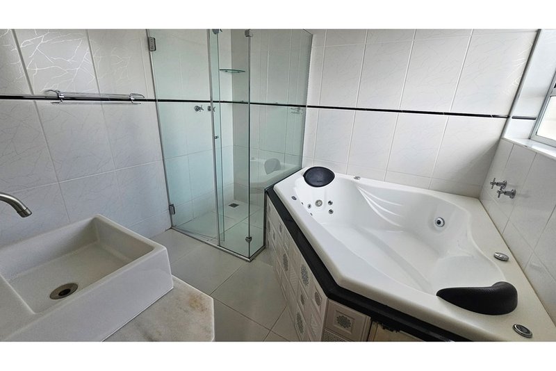 Casa À venda, 208m, 3 Dormitórios - 1 Suite - R$ 680.000 - Wanel Ville - Sorocaba - SP Rua Benedicto Monteiro Sorocaba - 