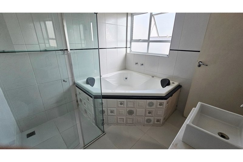 Casa À venda, 208m, 3 Dormitórios - 1 Suite - R$ 680.000 - Wanel Ville - Sorocaba - SP Rua Benedicto Monteiro Sorocaba - 