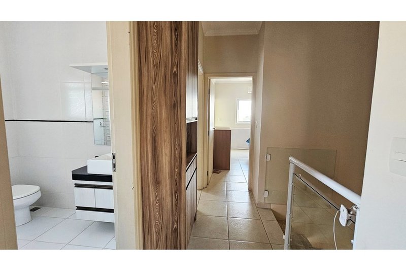 Casa À venda, 208m, 3 Dormitórios - 1 Suite - R$ 680.000 - Wanel Ville - Sorocaba - SP Rua Benedicto Monteiro Sorocaba - 