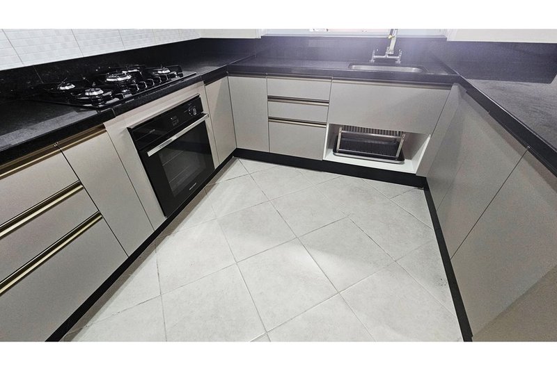 Casa À venda, 208m, 3 Dormitórios - 1 Suite - R$ 680.000 - Wanel Ville - Sorocaba - SP Rua Benedicto Monteiro Sorocaba - 