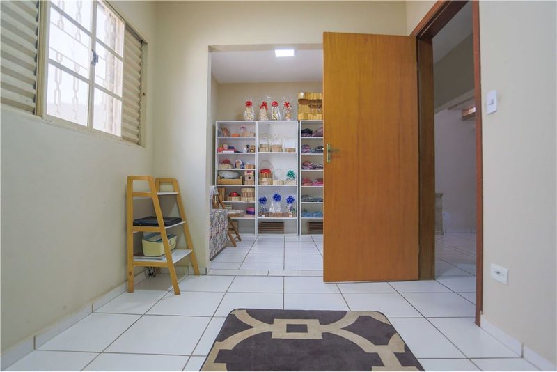 Casa à venda, 150m - 4 Dormitórios - 1 suíte - R$ 550.000 - Wanel Ville - Sorocaba - SP Rua Darcy Fruet Sorocaba - 