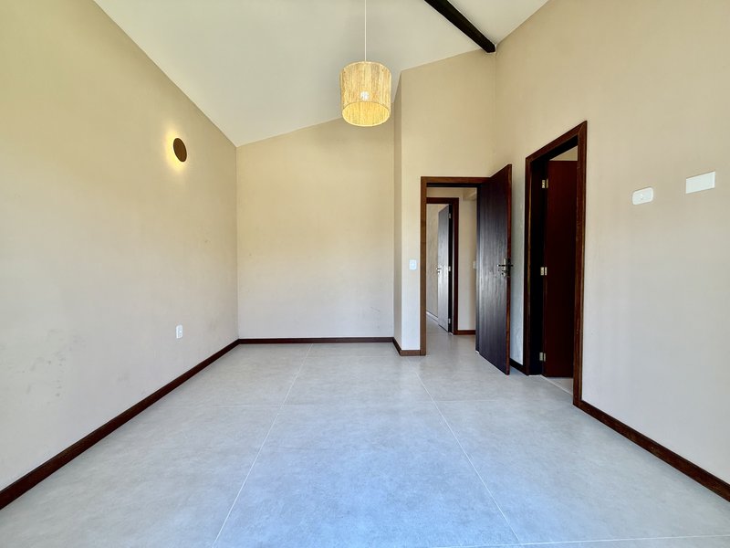 Luxo e Conforto em Búzios: Casa Linear 4 Suítes com Área Gourmet  Armação dos Búzios - 