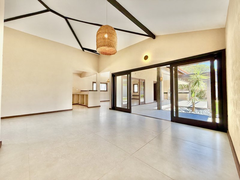 Luxo e Conforto em Búzios: Casa Linear 4 Suítes com Área Gourmet  Armação dos Búzios - 