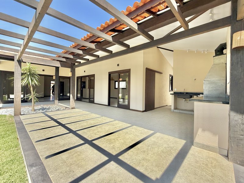 Luxo e Conforto em Búzios: Casa Linear 4 Suítes com Área Gourmet  Armação dos Búzios - 