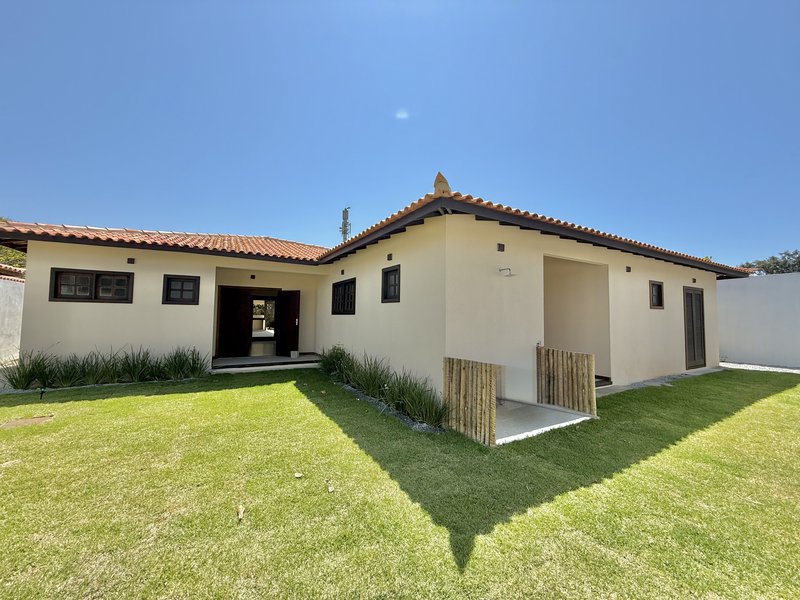 Luxo e Conforto em Búzios: Casa Linear 4 Suítes com Área Gourmet  Armação dos Búzios - 