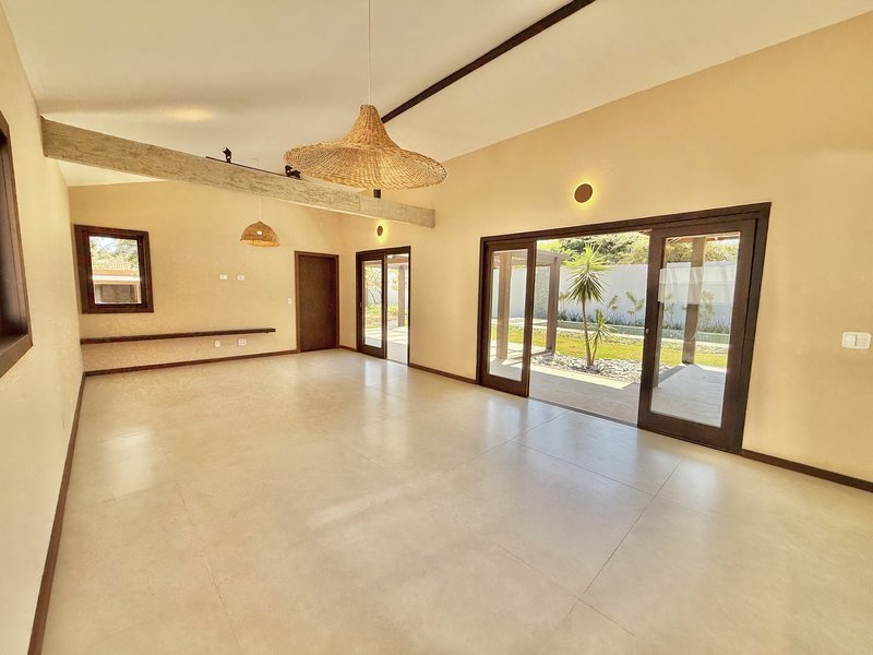 Luxo e Conforto em Búzios: Casa Linear 4 Suítes com Área Gourmet  Armação dos Búzios - 