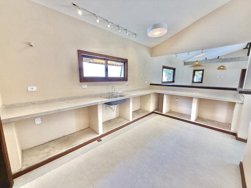 Luxo e Conforto em Búzios: Casa Linear 4 Suítes com Área Gourmet  Armação dos Búzios - 