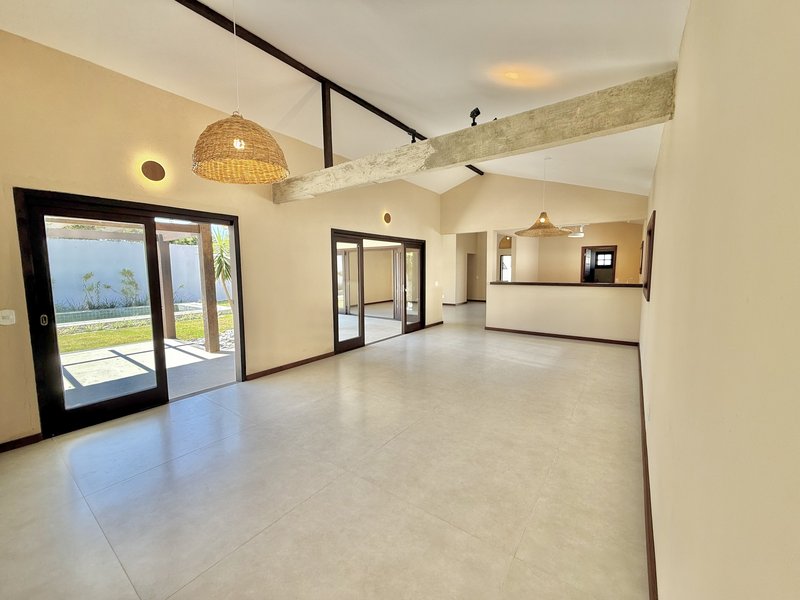 Luxo e Conforto em Búzios: Casa Linear 4 Suítes com Área Gourmet  Armação dos Búzios - 