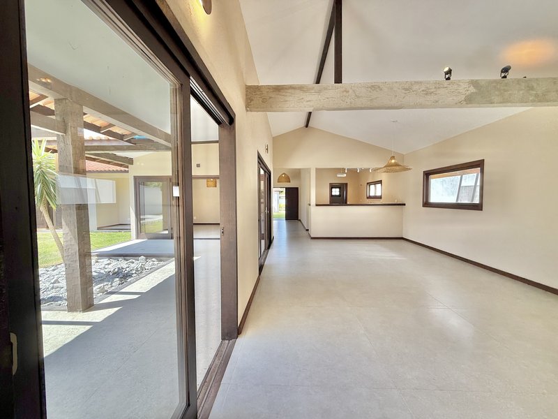 Luxo e Conforto em Búzios: Casa Linear 4 Suítes com Área Gourmet  Armação dos Búzios - 