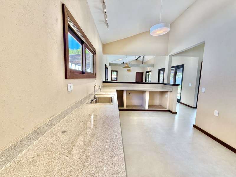 Luxo e Conforto em Búzios: Casa Linear 4 Suítes com Área Gourmet  Armação dos Búzios - 