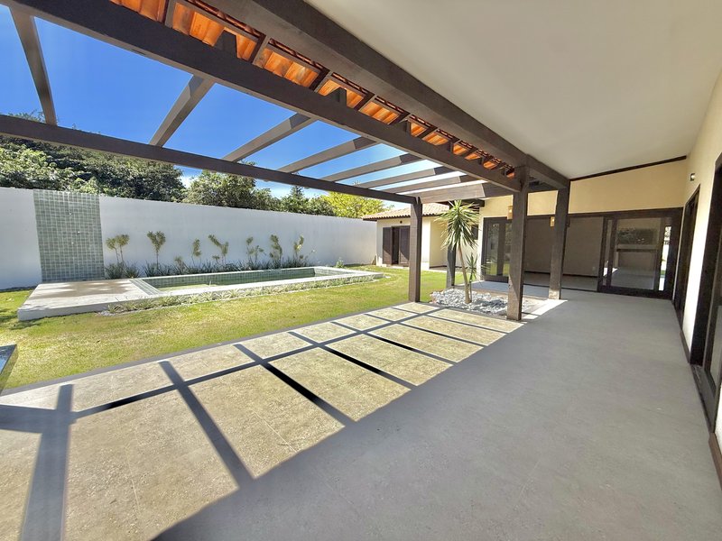 Luxo e Conforto em Búzios: Casa Linear 4 Suítes com Área Gourmet  Armação dos Búzios - 