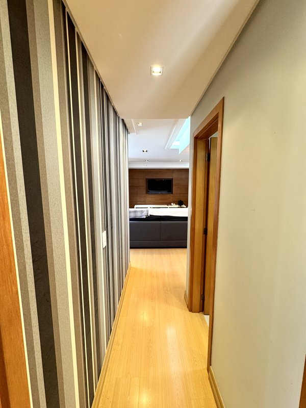 R$ 1.200.000 - EXCLUSIVIDADE - APARTAMENTO - 186M2 - 4 DORM - 3 SUÍTES - VISTA - 3 VAGAS Rua Washington Luiz Porto Alegre - 