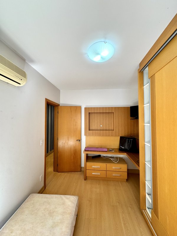 R$ 1.200.000 - EXCLUSIVIDADE - APARTAMENTO - 186M2 - 4 DORM - 3 SUÍTES - VISTA - 3 VAGAS Rua Washington Luiz Porto Alegre - 