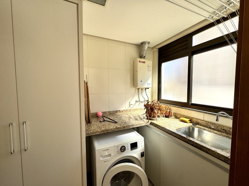 R$ 1.200.000 - EXCLUSIVIDADE - APARTAMENTO - 186M2 - 4 DORM - 3 SUÍTES - VISTA - 3 VAGAS Rua Washington Luiz Porto Alegre - 