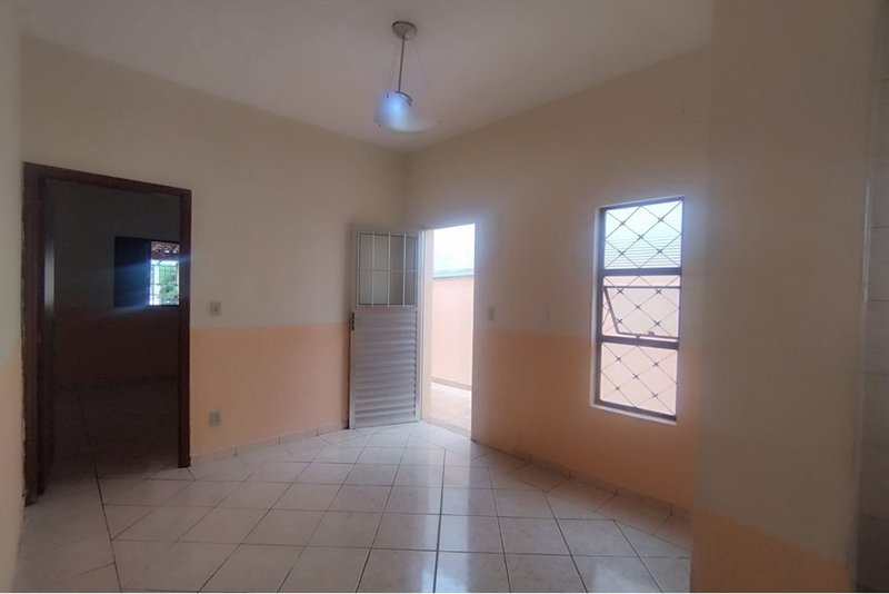 Casa Térrea à Venda, 82m - 2 Dormitórios - R$ 239.000 - Vila Nova Sorocaba - Sorocaba - SP Rua Eudmira Almeida Neves Rinaldo Sorocaba - 