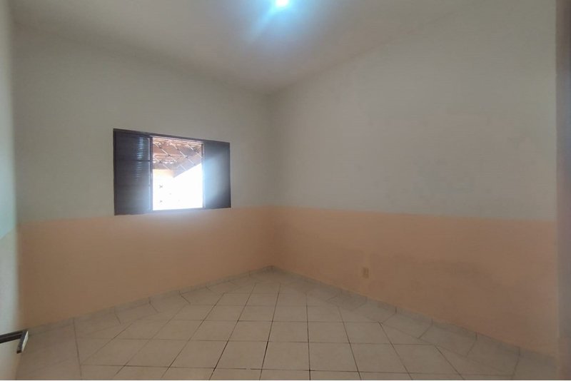 Casa Térrea à Venda, 82m - 2 Dormitórios - R$ 239.000 - Vila Nova Sorocaba - Sorocaba - SP Rua Eudmira Almeida Neves Rinaldo Sorocaba - 
