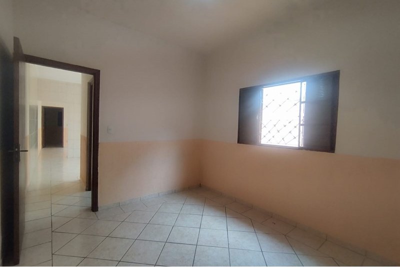 Casa Térrea à Venda, 82m - 2 Dormitórios - R$ 239.000 - Vila Nova Sorocaba - Sorocaba - SP Rua Eudmira Almeida Neves Rinaldo Sorocaba - 