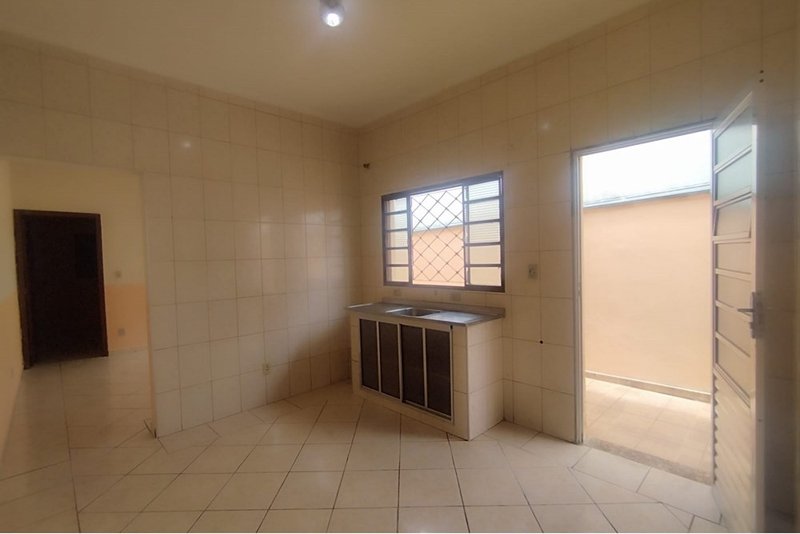 Casa Térrea à Venda, 82m - 2 Dormitórios - R$ 239.000 - Vila Nova Sorocaba - Sorocaba - SP Rua Eudmira Almeida Neves Rinaldo Sorocaba - 