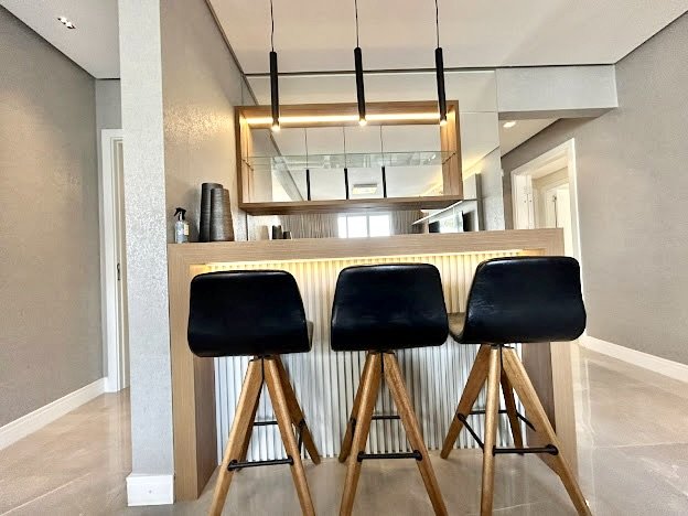 R$ 1.800.000 - PADRE CHAGAS - MARAVILHOSO - 116M2 - 3 DORM - SUÍTE - 1 VAGA Rua Padre Chagas Porto Alegre - 