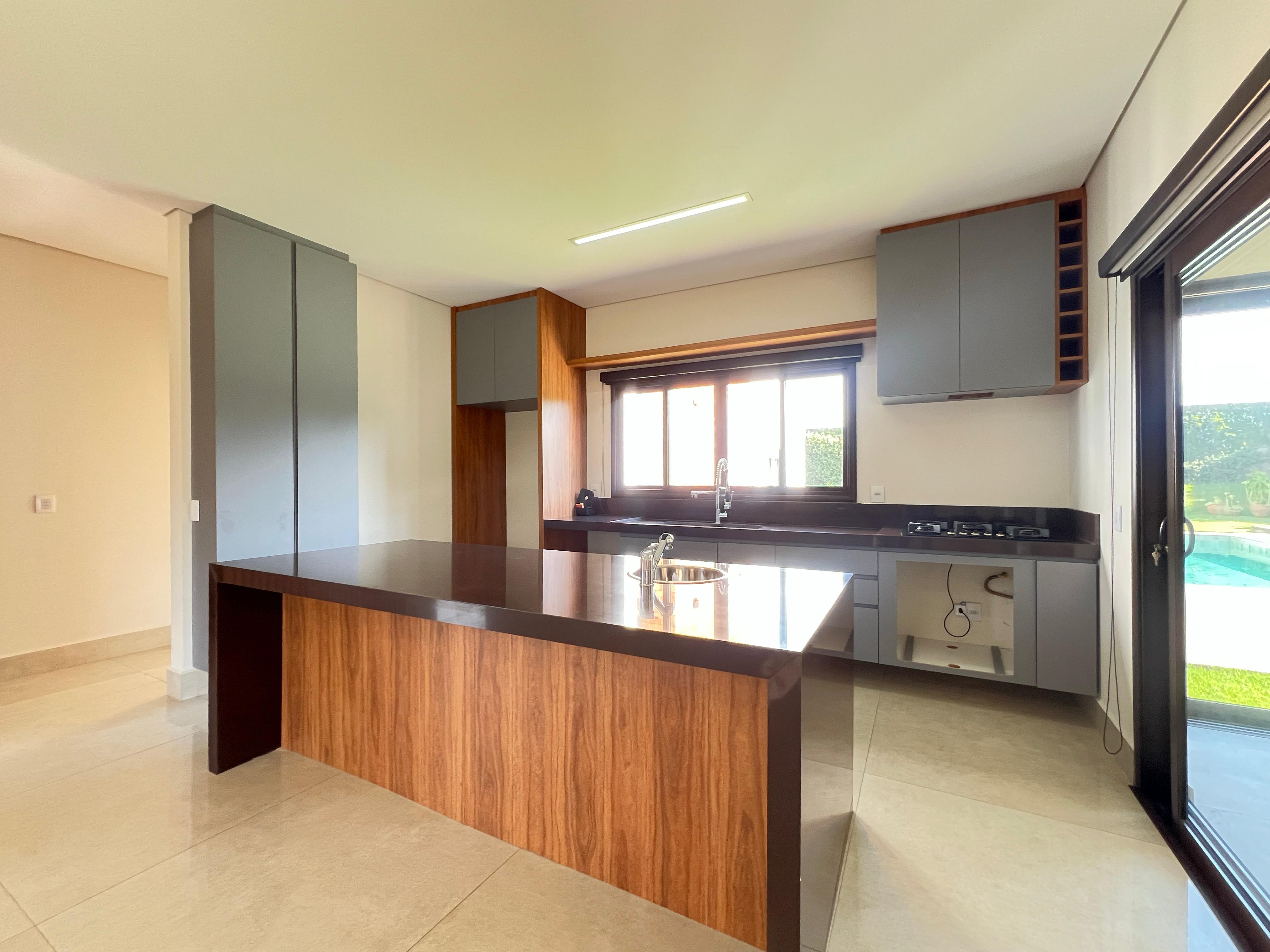 Casa com 4 dormit&oacute;rios,350 m&sup2; -Condom&iacute;nio Lago Azul Golfe Clube - Ara&ccedil;oiaba da Serra -SP Rodovia Raposo Tavares Araçoiaba da Serra - 