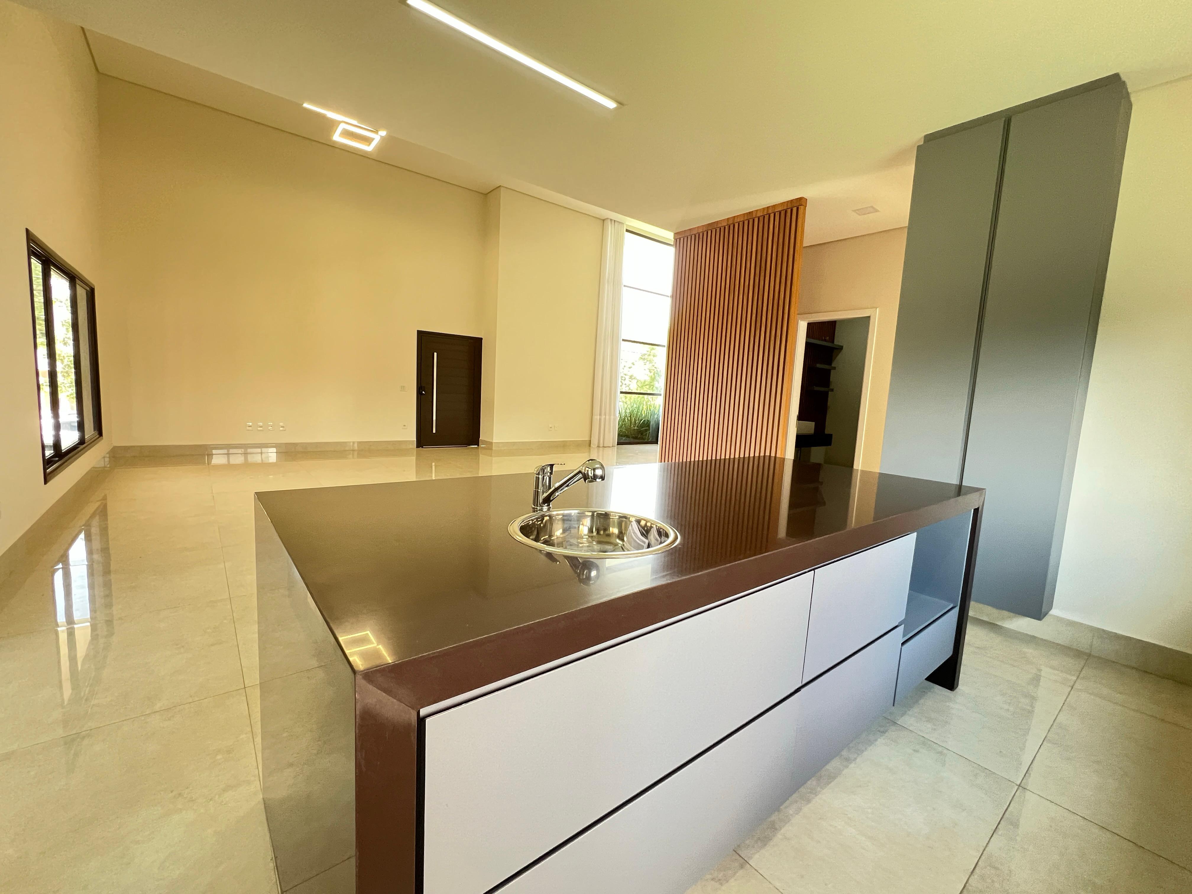 Casa com 4 dormit&oacute;rios,350 m&sup2; -Condom&iacute;nio Lago Azul Golfe Clube - Ara&ccedil;oiaba da Serra -SP Rodovia Raposo Tavares Araçoiaba da Serra - 