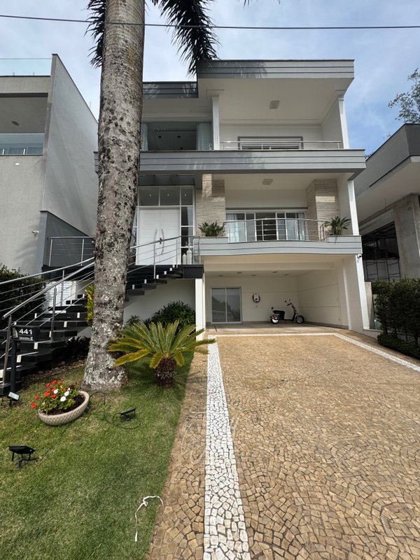 Casa mobiliada no Condominio Swiss Park - 560m2 -  03 suítes - 06 vagas Avenida Omar Daibert São Bernardo do Campo - 