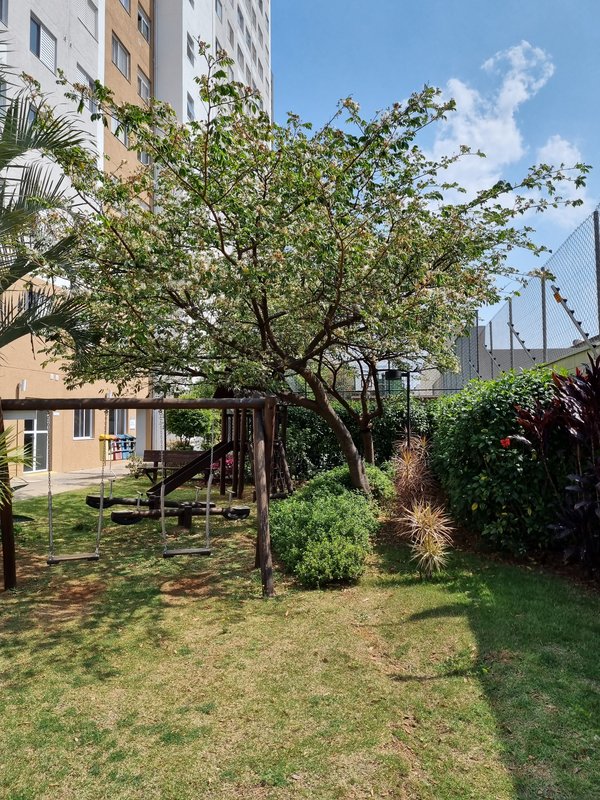 ALUGA-SE APARTAMENTO SEM FIADOR 31M² - 1 QUARTO – 1 BANHEIRO – ANDAR ALTO - SEMI MOBILIADO Rua Torres da Barra São Paulo - 