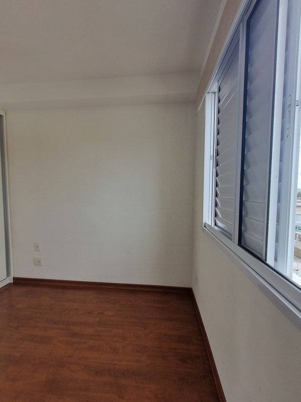 ALUGA-SE APARTAMENTO SEM FIADOR 31M² - 1 QUARTO – 1 BANHEIRO – ANDAR ALTO - SEMI MOBILIADO Rua Torres da Barra São Paulo - 