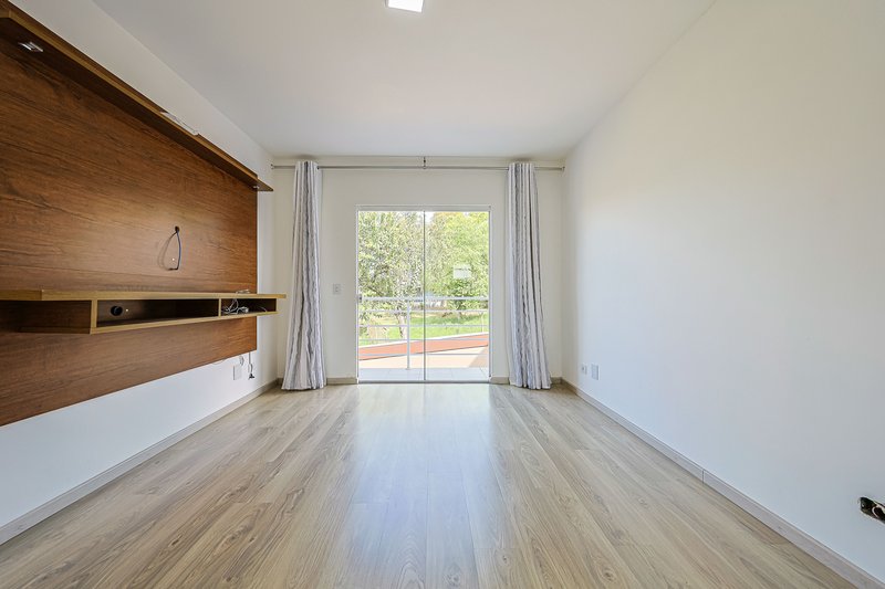 Sobrado em condomínio - R$960.000 com 3 quartos (1 suíte) - 2 vagas - área Gourmet - Rua Alberto Panek Curitiba - 