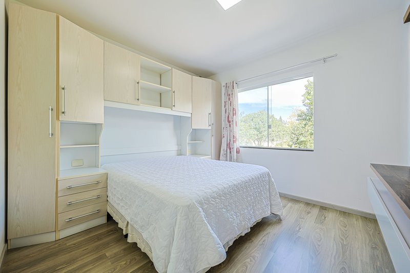 Sobrado em condomínio - R$960.000 com 3 quartos (1 suíte) - 2 vagas - área Gourmet - Rua Alberto Panek Curitiba - 