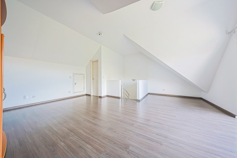 Sobrado em condomínio - R$960.000 com 3 quartos (1 suíte) - 2 vagas - área Gourmet - Rua Alberto Panek Curitiba - 