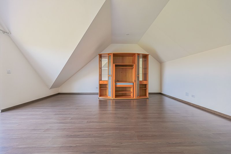 Sobrado em condomínio - R$960.000 com 3 quartos (1 suíte) - 2 vagas - área Gourmet - Rua Alberto Panek Curitiba - 