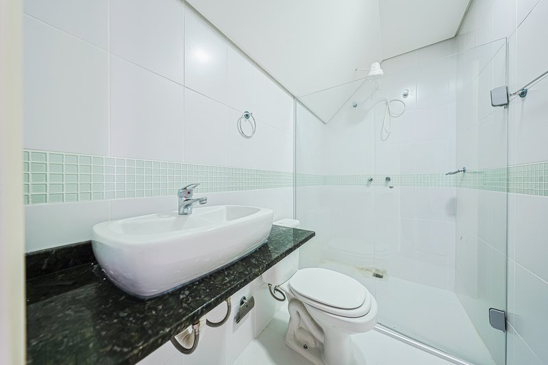 Sobrado em condomínio - R$960.000 com 3 quartos (1 suíte) - 2 vagas - área Gourmet - Rua Alberto Panek Curitiba - 