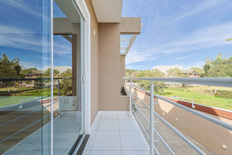 Sobrado em condomínio - R$960.000 com 3 quartos (1 suíte) - 2 vagas - área Gourmet - Rua Alberto Panek Curitiba - 