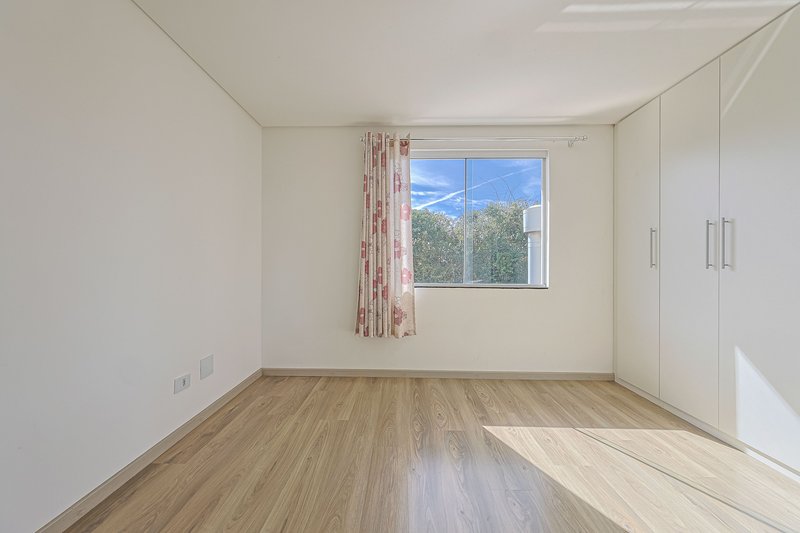 Sobrado em condomínio - R$960.000 com 3 quartos (1 suíte) - 2 vagas - área Gourmet - Rua Alberto Panek Curitiba - 