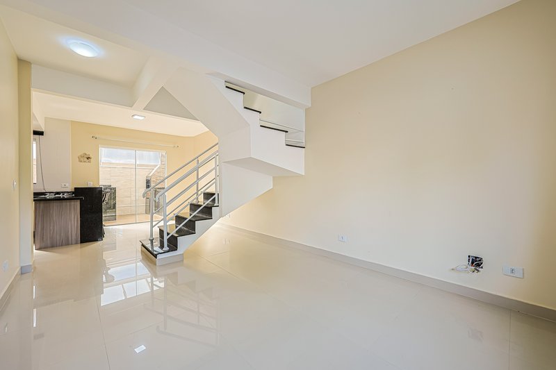 Sobrado em condomínio - R$960.000 com 3 quartos (1 suíte) - 2 vagas - área Gourmet - Rua Alberto Panek Curitiba - 