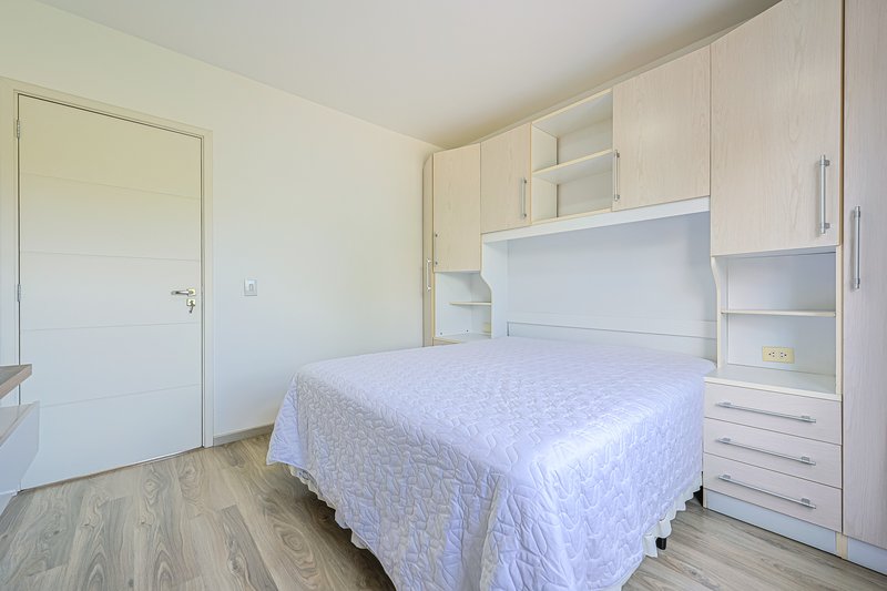 Sobrado em condomínio - R$960.000 com 3 quartos (1 suíte) - 2 vagas - área Gourmet - Rua Alberto Panek Curitiba - 