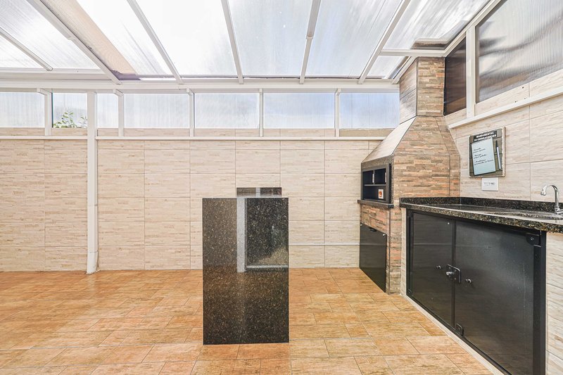 Sobrado em condomínio - R$960.000 com 3 quartos (1 suíte) - 2 vagas - área Gourmet - Rua Alberto Panek Curitiba - 