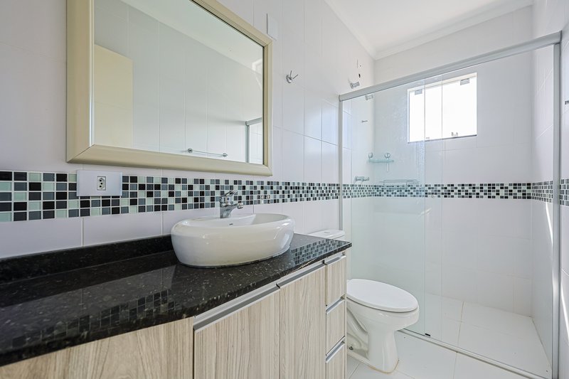 Sobrado em condomínio - R$960.000 com 3 quartos (1 suíte) - 2 vagas - área Gourmet - Rua Alberto Panek Curitiba - 