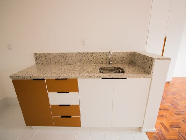 ALUGA-SE APARTAMENTO – 35m2 – REFORMADO Avenida Onze de Junho São Paulo - 