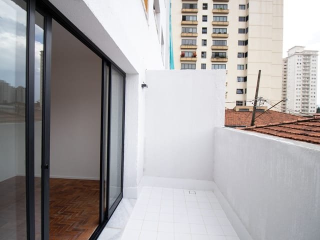 ALUGA-SE APARTAMENTO – 35m2 – REFORMADO Avenida Onze de Junho São Paulo - 