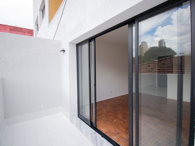 ALUGA-SE APARTAMENTO – 35m2 – REFORMADO Avenida Onze de Junho São Paulo - 