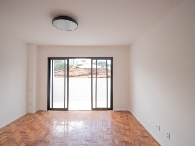 ALUGA-SE APARTAMENTO – 35m2 – REFORMADO Avenida Onze de Junho São Paulo - 