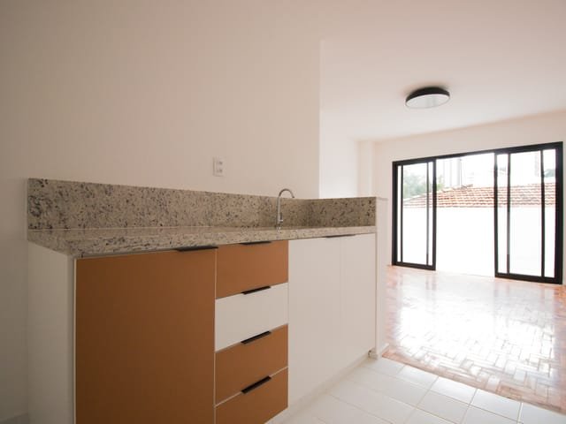 ALUGA-SE APARTAMENTO – 35m2 – REFORMADO Avenida Onze de Junho São Paulo - 