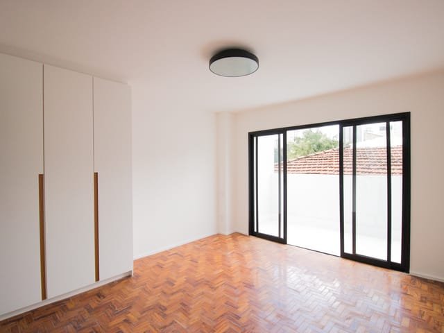 ALUGA-SE APARTAMENTO – 35m2 – REFORMADO Avenida Onze de Junho São Paulo - 