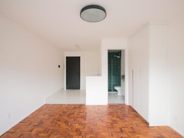 ALUGA-SE APARTAMENTO – 35m2 – REFORMADO Avenida Onze de Junho São Paulo - 