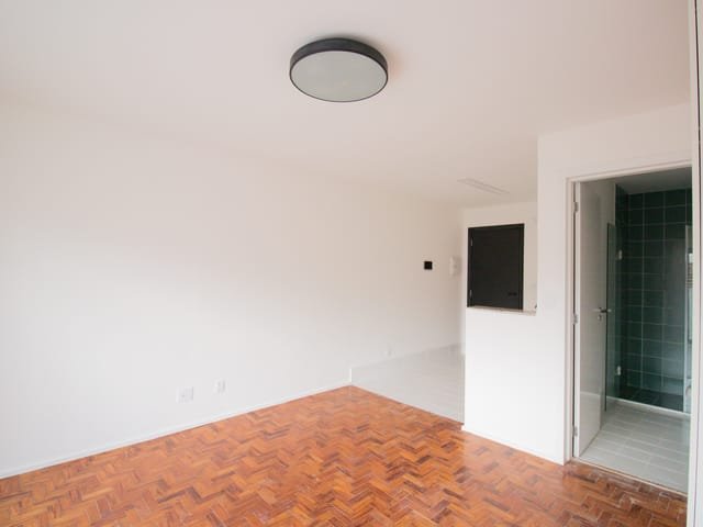 ALUGA-SE APARTAMENTO – 35m2 – REFORMADO Avenida Onze de Junho São Paulo - 